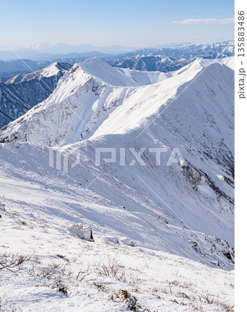 厳冬期・谷川連峰主脈稜線の絶景 厳冬期・谷川連峰主脈稜線の絶景 135883486