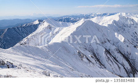 厳冬期・谷川連峰主脈稜線の絶景 135883488