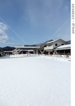 冬の道の駅たくみの里　群馬県 135884103