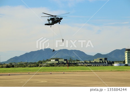 航空自衛隊のUH-60J 救助ヘリ 航空自衛隊のUH-60J 救助ヘリ 135884244