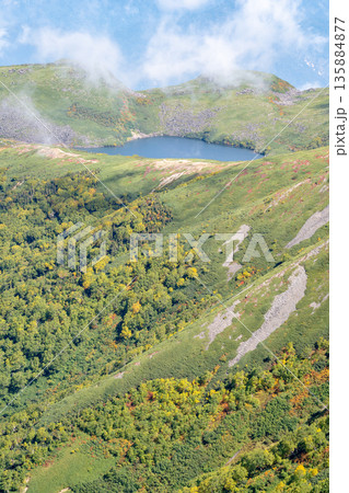 小蓮華山の山頂から見る白馬大池　白馬大池～北アルプス白馬岳縦走登山 135884877