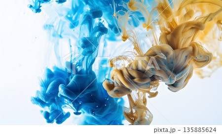 青と金が溶け合う水中インクアート 135885624
