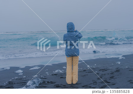 アイスランド南部の氷河湖 135885828