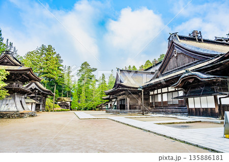 高野山 金剛峯寺 本坊と鐘楼 高野山 金剛峯寺 本坊と鐘楼 135886181
