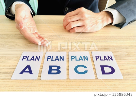 ビジネスマンのオススメのプランを選ぶ 135886345