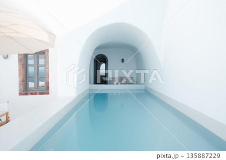 サントリーニのホテルでとる朝食 135887229