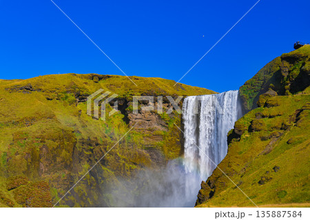 アイスランドの滝（セリャラントスフォス） 135887584