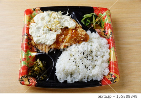 チキン南蛮弁当 135888849