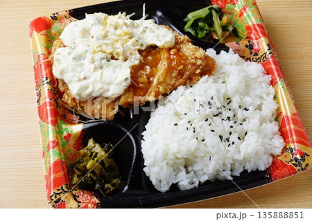 チキン南蛮弁当 135888851