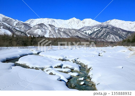 冬の松川と白馬三山 冬の松川と白馬三山 135888932