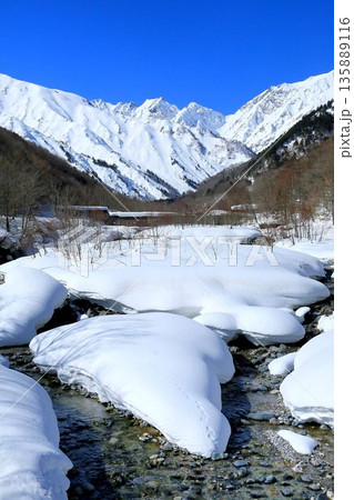 白馬・二股橋より望む不帰ノ嶮 135889116