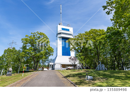 北海道紋別市　快晴のオホーツクスカイタワー 135889498