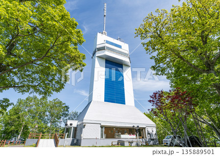 北海道紋別市　快晴のオホーツクスカイタワー 135889501