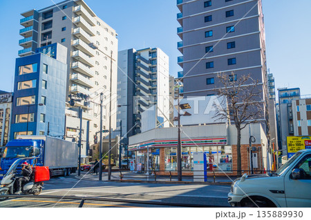 東京都の都市風景　八王子駅北口国道20号 135889930