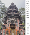 バリの寺院 135890952