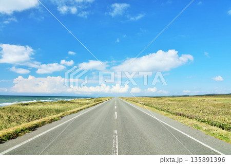 北海道 夏の青空とオロロンライン 北海道 夏の青空とオロロンライン 135891396