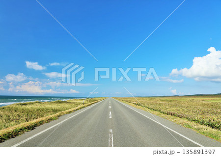 北海道 夏の青空とオロロンライン 北海道 夏の青空とオロロンライン 135891397