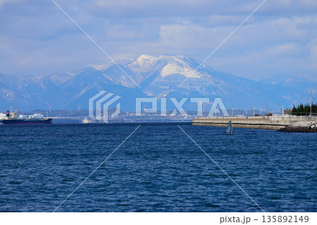 常滑市大野町から伊勢湾の様子 常滑市大野町から伊勢湾の様子 135892149