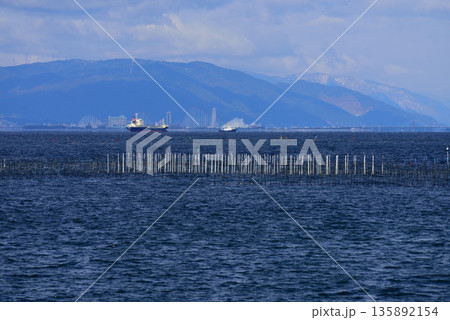 常滑市大野町から伊勢湾の様子 常滑市大野町から伊勢湾の様子 135892154