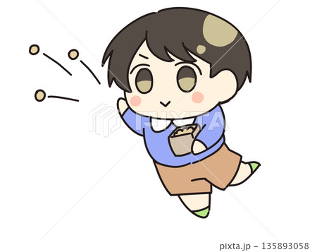節分　豆を投げる少年 135893058