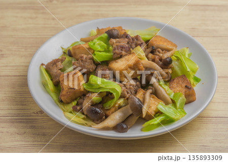豚肉と厚揚げとキャベツの炒め物 豚肉と厚揚げとキャベツの炒め物 135893309