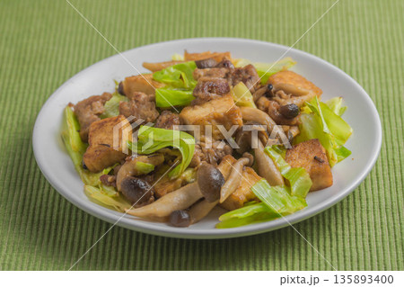 豚肉と厚揚げとキャベツの炒め物 135893400