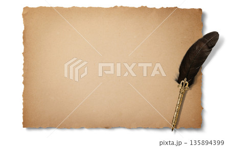 レトロな金色の羽根ペンと古い紙 135894399