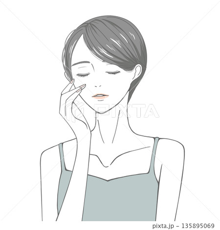 目をつぶり右頬に手を添える女性(黒髪) 目をつぶり右頬に手を添える女性(黒髪) 135895069