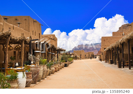 アル・ウラのオールドタウンの美しい街並み アル・ウラのオールドタウンの美しい街並み 135895240