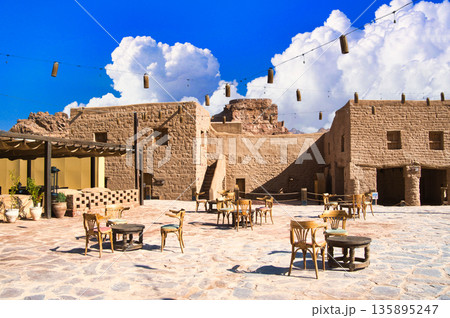 アル・ウラのオールドタウンの美しい街並み 135895247