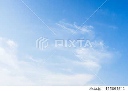 初冬の空　青空と雲51 135895341