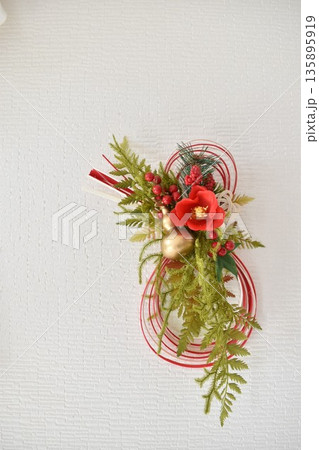 ひょうたんのしめ飾り 135895919