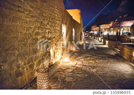 アル・ウラのオールドタウンの美しい街並み 135896055