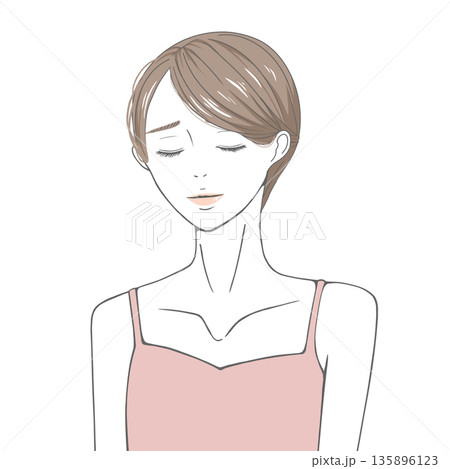 キャミソールを着た困り顔の女性(茶髪) 135896123