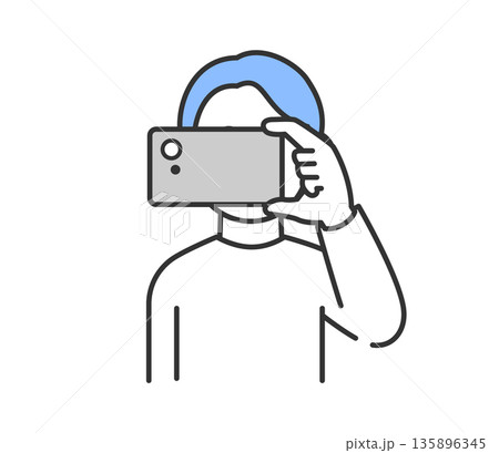 スマートフォンで撮影する男性のイラスト　ベクター 135896345
