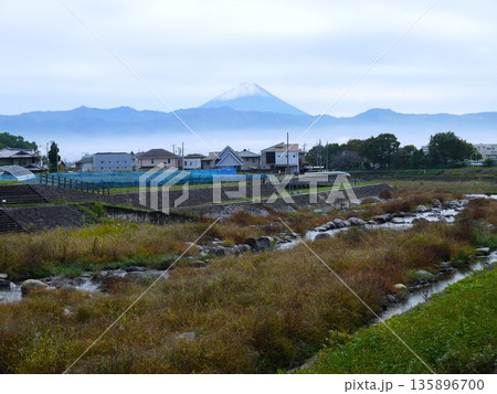 幻想的な富士山 135896700