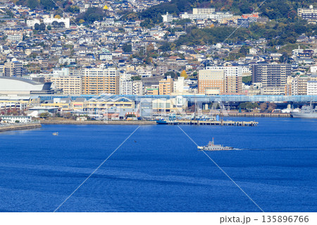 展海峰展望台から佐世保湾越しに市街地を眺望 展海峰展望台から佐世保湾越しに市街地を眺望 135896766