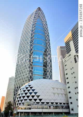 東京 新宿駅西口　モード学園コクーンタワー 135897148