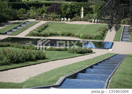Garden of Chateau des Milandes, a manor house in the commune of Castelnaud-la-Chapelle 135901004
