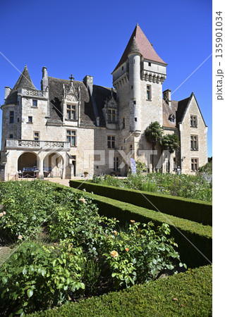 The Chateau des Milandes, a manor house in the commune of Castelnaud-la-Chapelle The Chateau des Milandes, a manor house in the commune of Castelnaud-la-Chapelle 135901034