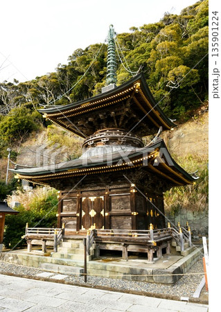 【館山市 坂東三十三観音第33番札所(結願寺)「那古寺」千葉県指定有形文化財の多宝塔】 【館山市 坂東三十三観音第33番札所(結願寺)「那古寺」千葉県指定有形文化財の多宝塔】 135901224