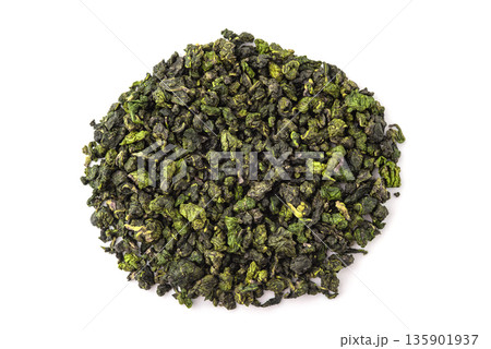 Chinese oolong tea on white background 135901937