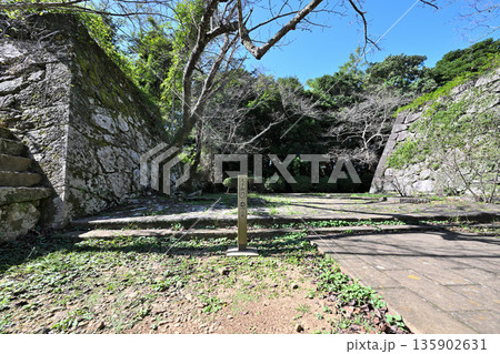 長崎県「平戸城」櫓と眺望　 135902631