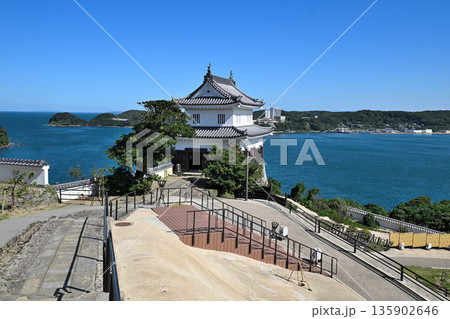 長崎県「平戸城」櫓と眺望 長崎県「平戸城」櫓と眺望 135902646