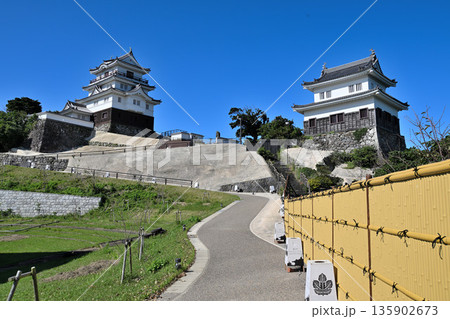 長崎県「平戸城」櫓と眺望 長崎県「平戸城」櫓と眺望 135902673