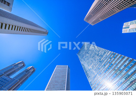 日本の東京都市景観 東京都庁やオフィスビル群などを望む…新時代へ、希望の光…=令和8年1月25日 日本の東京都市景観 東京都庁やオフィスビル群などを望む…新時代へ、希望の光…=令和8年1月25日 135903071
