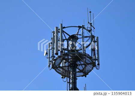 次世代通信イメージ 通信イメージ(電波塔:基地局) 次世代通信イメージ 通信イメージ(電波塔:基地局) 135904013