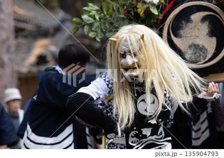 【新潟県_佐渡_鬼太鼓】鬼が舞う佐渡島 135904793