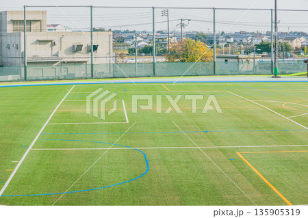 浜松市にある浜北平口サッカー場の風景(静岡県) 浜松市にある浜北平口サッカー場の風景(静岡県) 135905319
