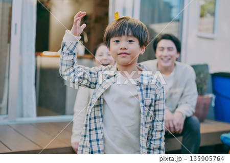 庭 家族の団欒 135905764